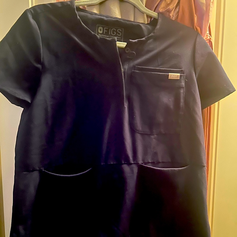 Scrub work shirt from the company figs. It is from there technical collection